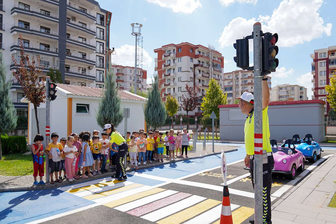 Öğrencilere uygulamalı trafik eğitimi Öğrencilere uygulamalı trafik eğitimi